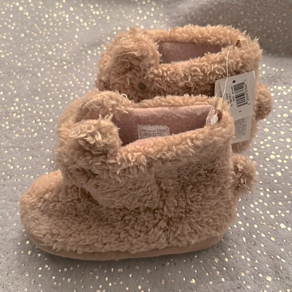 NWT toddler brannan bear slippers - Picture 3 of 6